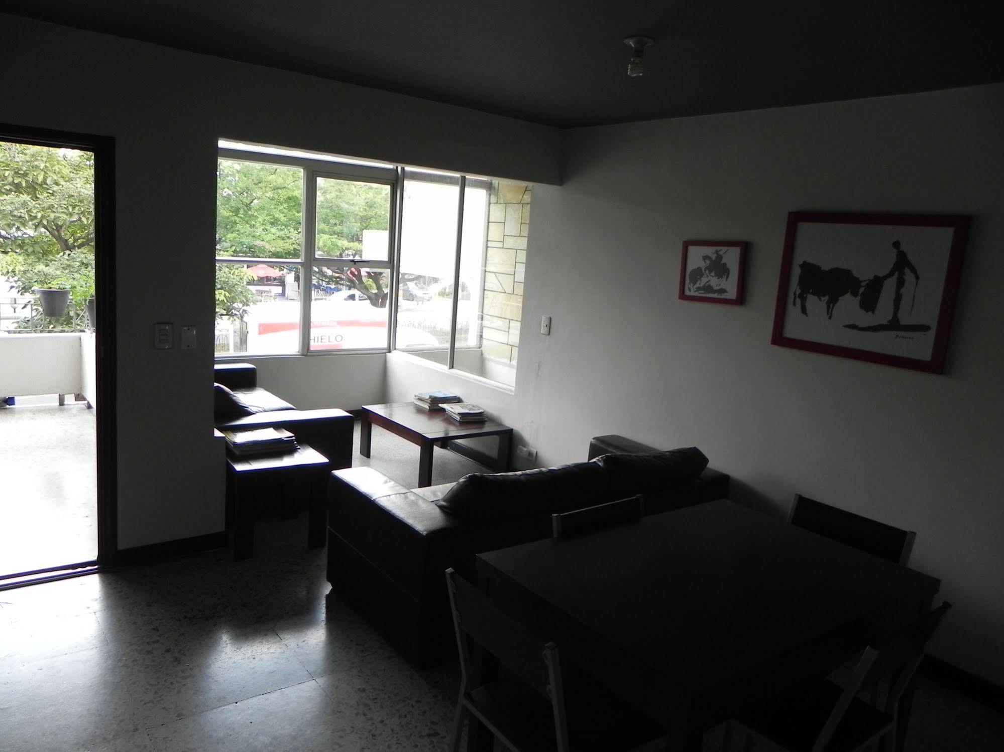 Hostal Tamarindo Inn Medellín Exteriör bild