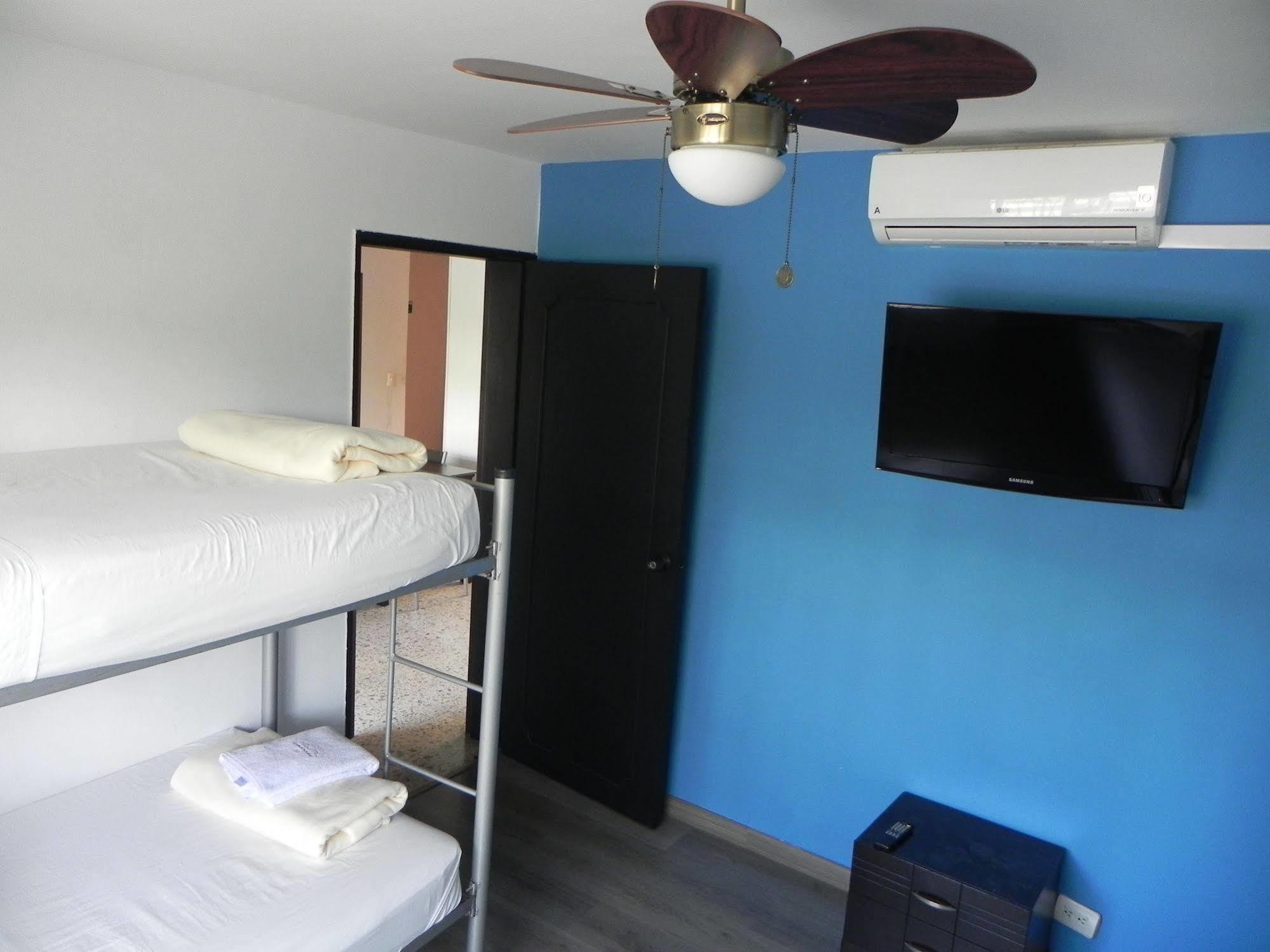 Hostal Tamarindo Inn Medellín Exteriör bild