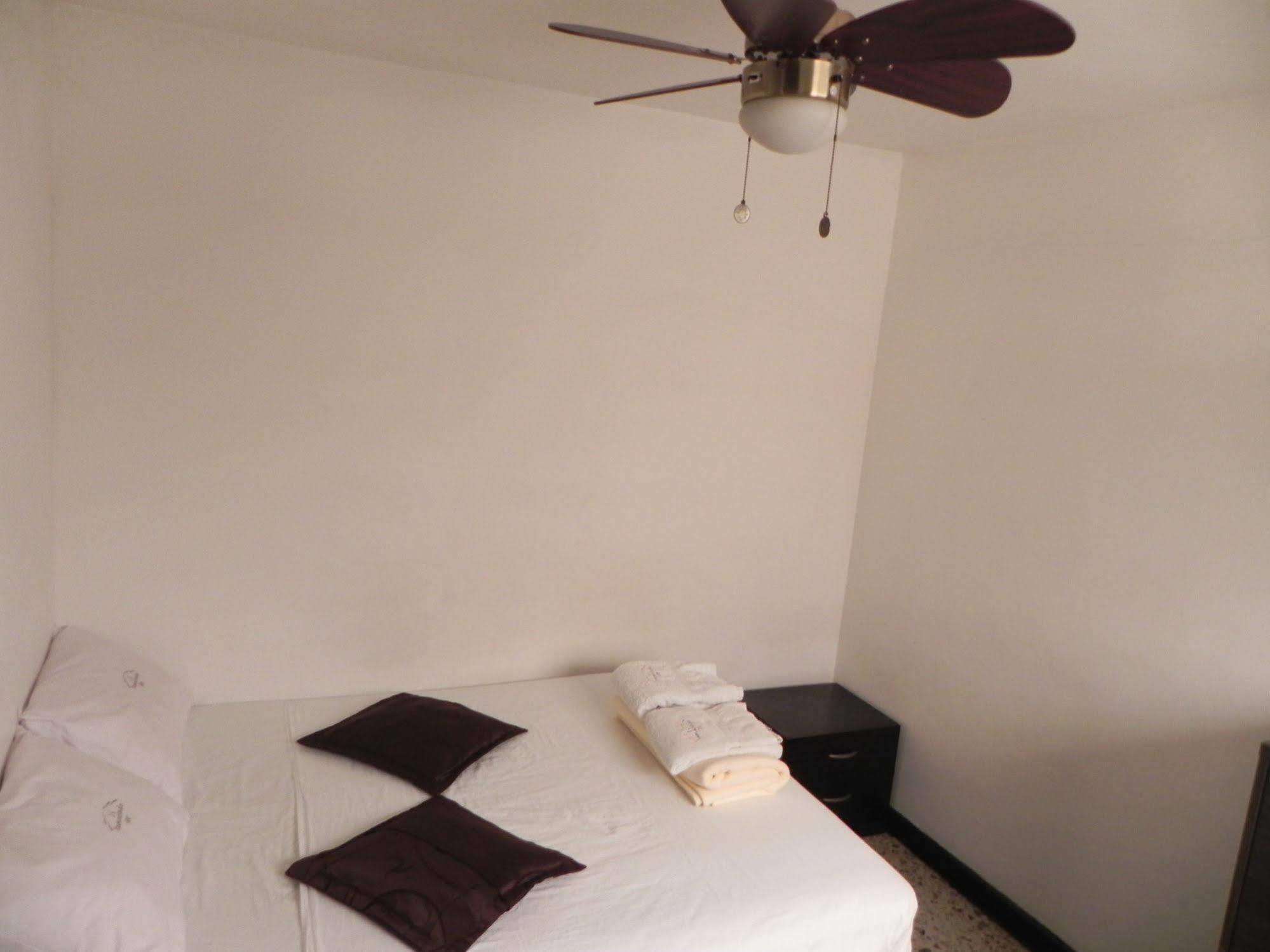 Hostal Tamarindo Inn Medellín Exteriör bild